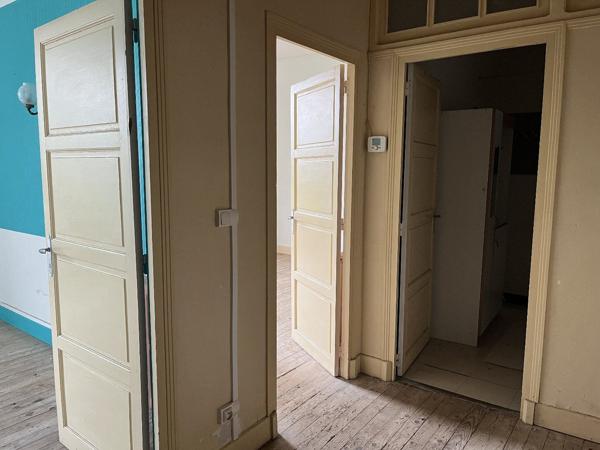 Gramat, ensemble immobilier (maison, garage, étable et plateau vide) Gramat