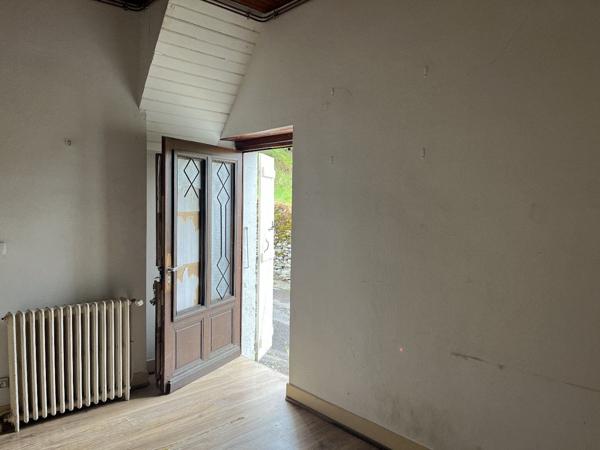 Gramat, ensemble immobilier (maison, garage, étable et plateau vide) Gramat