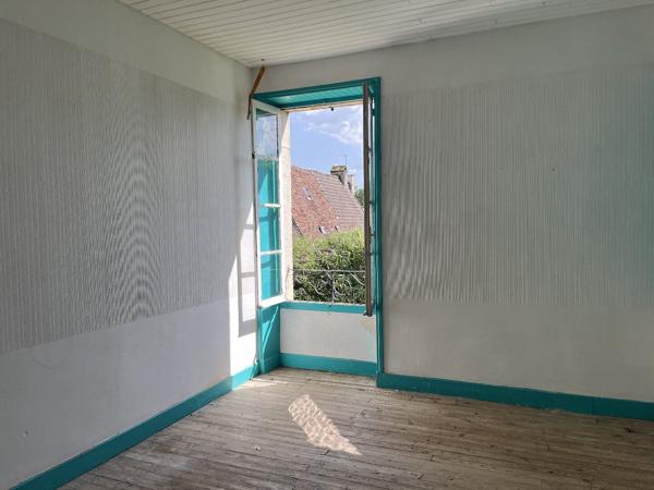 Gramat, ensemble immobilier (maison, garage, étable et plateau vide) Gramat