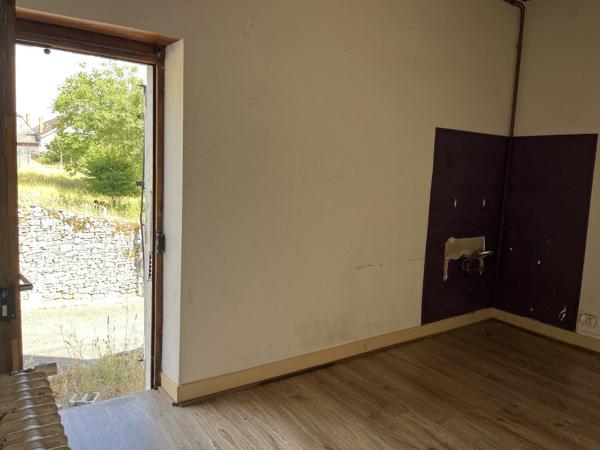 Gramat, ensemble immobilier (maison, garage, étable et plateau vide) Gramat