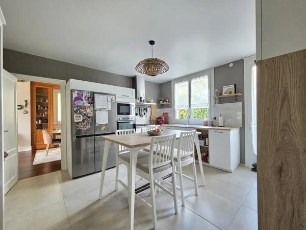 A VENDRE Elégante maison familiale 4 chambres proche centre