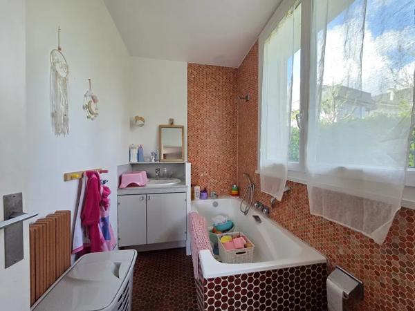 A VENDRE Elégante maison familiale 4 chambres proche centre