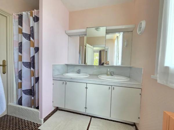A VENDRE Elégante maison familiale 4 chambres proche centre