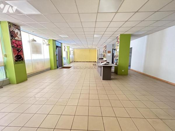 immeuble mixte professionnel et appartement à vendre à guer 56 morbihan