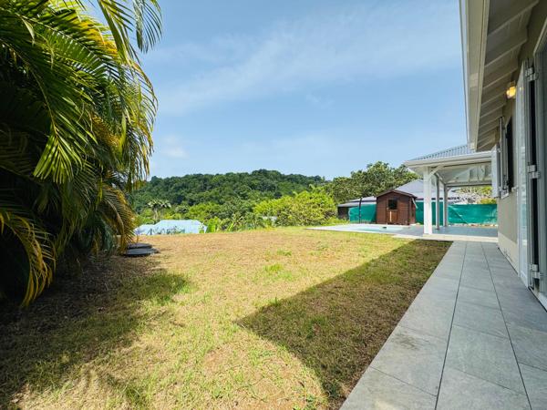 Villa récente avec piscine idéalement située