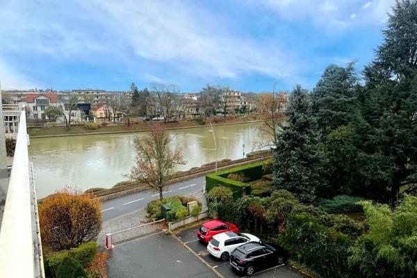 Magnifique Appartement de type Studio avec coin nuit!