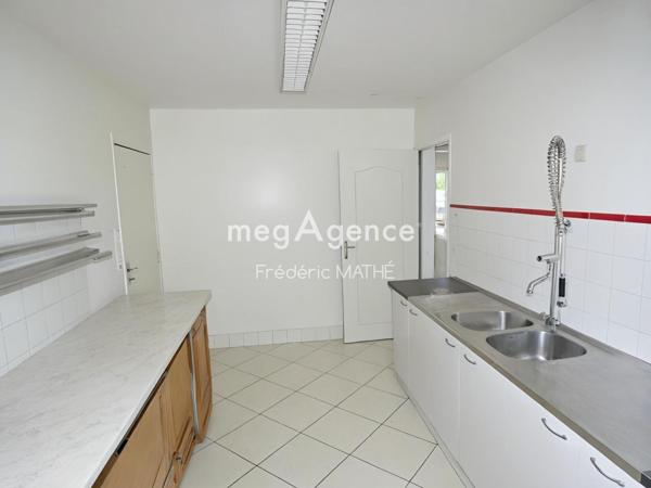 Immeuble à BUCHERES, 10800 - 150m²