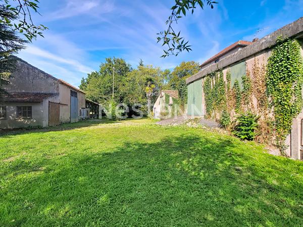 Ancienne ferme à vendre à Espiens avec terrain de 4.7 Hectares
