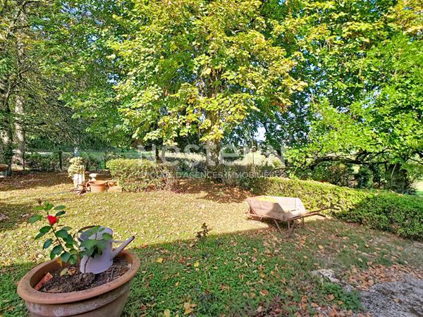 Ancienne ferme à vendre à Espiens avec terrain de 4.7 Hectares