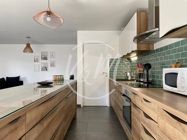 Maison à vendre Audenge- Maison contemporaine de plain-pied avec T2 attenant et jacuzzi sur une parcelle au calme d'environ 440m² AUDENGE