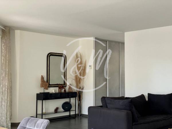 Maison à vendre Audenge- Maison contemporaine de plain-pied avec T2 attenant et jacuzzi sur une parcelle au calme d'environ 440m² AUDENGE