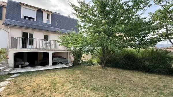 Vente                                                      Maison
                        
                     7 pièces                      184 m2                     à Millau