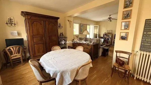 Vente                                                      Maison
                        
                     7 pièces                      184 m2                     à Millau