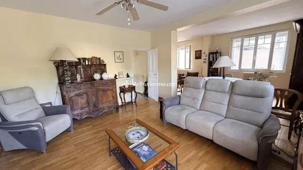 Vente                                                      Maison
                        
                     7 pièces                      184 m2                     à Millau
