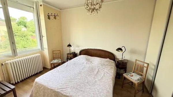 Vente                                                      Maison
                        
                     7 pièces                      184 m2                     à Millau