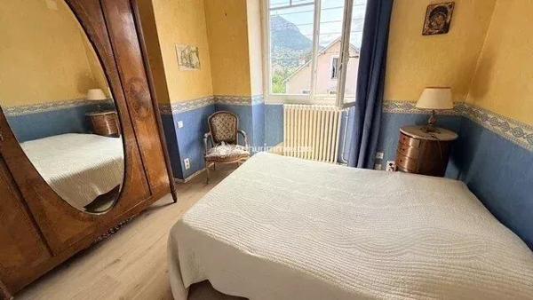 Vente                                                      Maison
                        
                     7 pièces                      184 m2                     à Millau