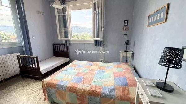 Vente                                                      Maison
                        
                     7 pièces                      184 m2                     à Millau