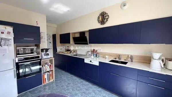 Vente                                                      Maison
                        
                     7 pièces                      184 m2                     à Millau