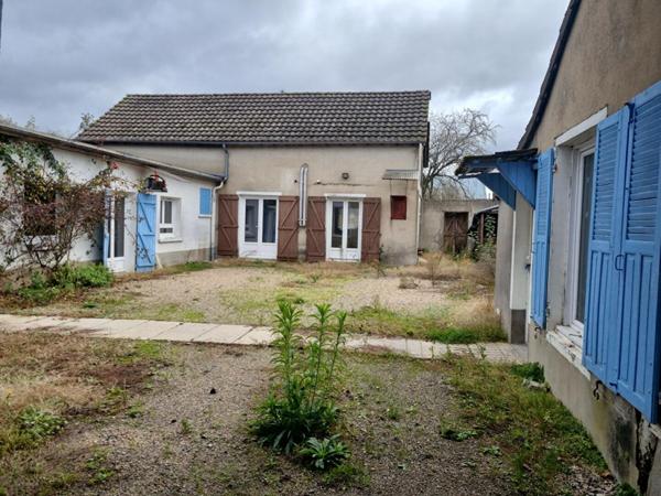 Maison de village 246 M² , boutique et logement