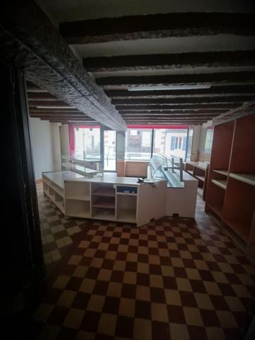 Maison de village 246 M² , boutique et logement