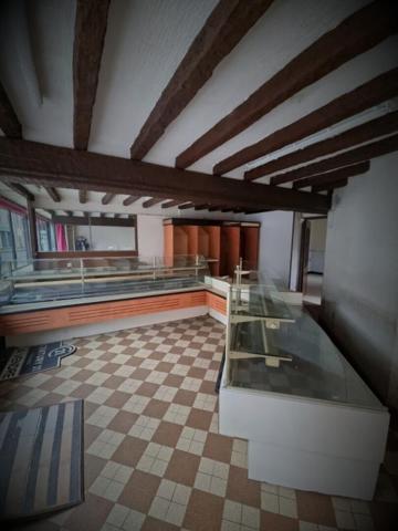 Maison de village 246 M² , boutique et logement