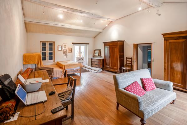 Châteaurenard (13160) Mas provençal 240 m2 sur 1ha de terrain avec piscine