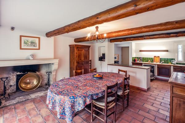 Châteaurenard (13160) Mas provençal 240 m2 sur 1ha de terrain avec piscine