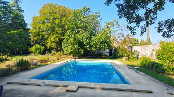 Châteaurenard (13160) Mas provençal 240 m2 sur 1ha de terrain avec piscine