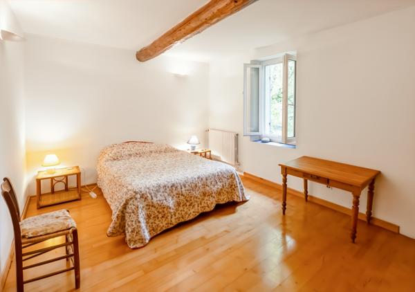 Châteaurenard (13160) Mas provençal 240 m2 sur 1ha de terrain avec piscine