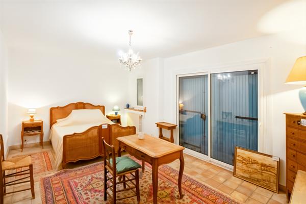 Châteaurenard (13160) Mas provençal 240 m2 sur 1ha de terrain avec piscine