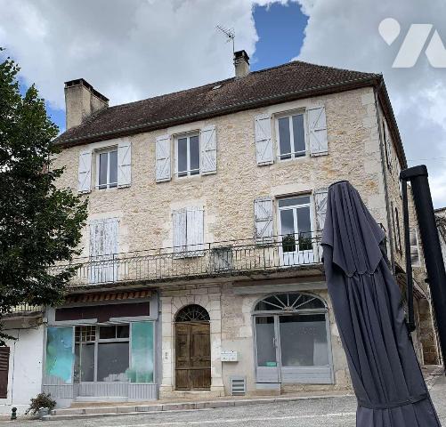 A VENDRE : Bel immeuble en pierre d'environ 216m², dans le vieux centre d'une petite ville (SOU...