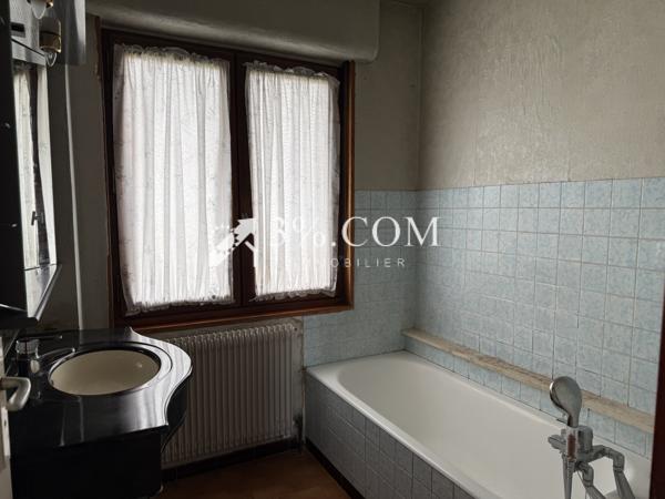 Maison
                                                                                                                                                                                                                                                                                                                        5 pièce(s)                                                                                                                                                                                                          5 chambre(s)                                                                                                                                                                                                          121  m²