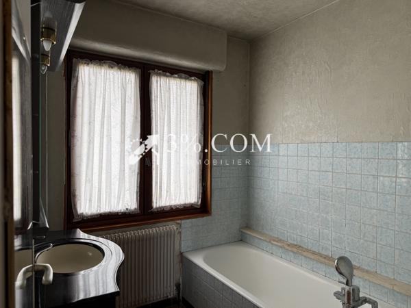 Maison
                                                                                                                                                                                                                                                                                                                        5 pièce(s)                                                                                                                                                                                                          5 chambre(s)                                                                                                                                                                                                          121  m²