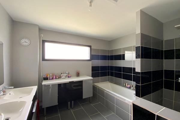 EXCLUSIVITE - MAISON SAINT ERBLON - 4 CHAMBRES - CALME ET CONFORT !!!