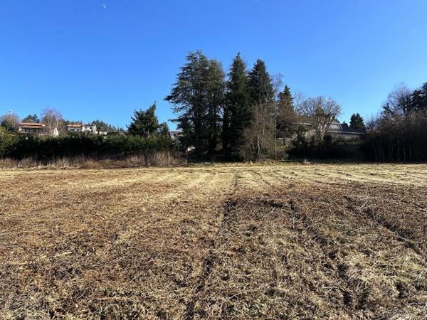 Terrain de 760 M² , viabilisé avec belle vue dégagée