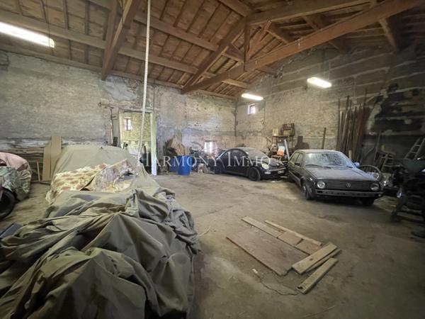 Ancienne Ferme de 247 m2 à tout aménager sur un terrain de 7000 m2.
