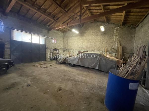 Ancienne Ferme de 247 m2 à tout aménager sur un terrain de 7000 m2.