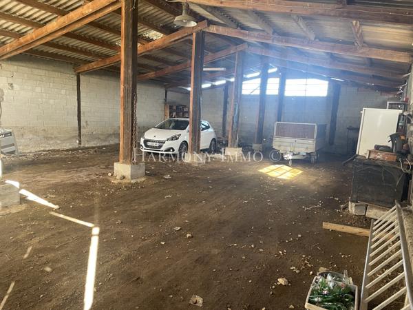Ancienne Ferme de 247 m2 à tout aménager sur un terrain de 7000 m2.