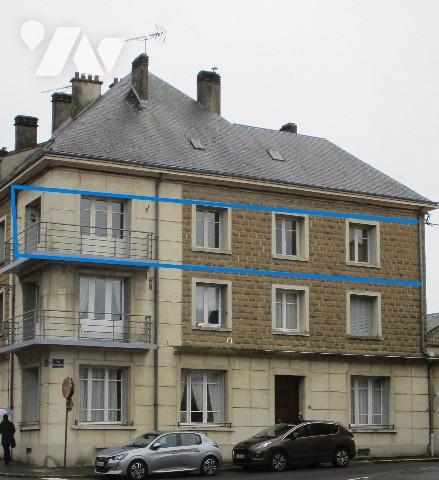 VOUZIERS, un appartement de type F3 au 2ème étage avec cave, grenier et petit terrain.