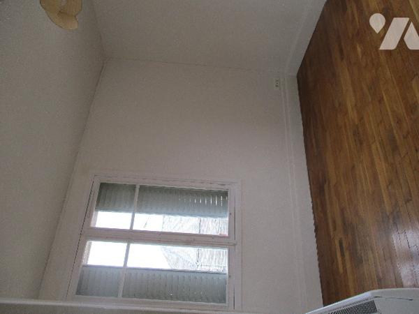 VOUZIERS, un appartement de type F3 au 2ème étage avec cave, grenier et petit terrain.