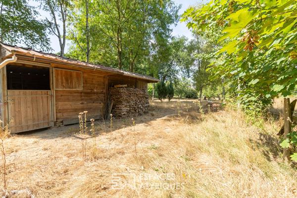Charmante maison en pierre rénovée avec box à chevaux au calme