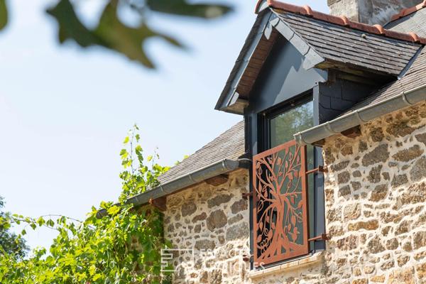 Charmante maison en pierre rénovée avec box à chevaux au calme