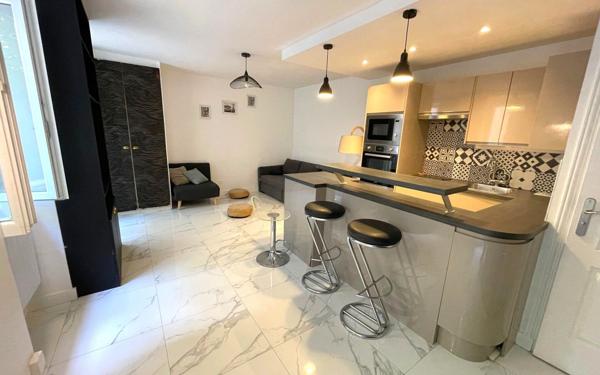 Appartement à vendre    1 pièce • 25,67 m2 Paris 15