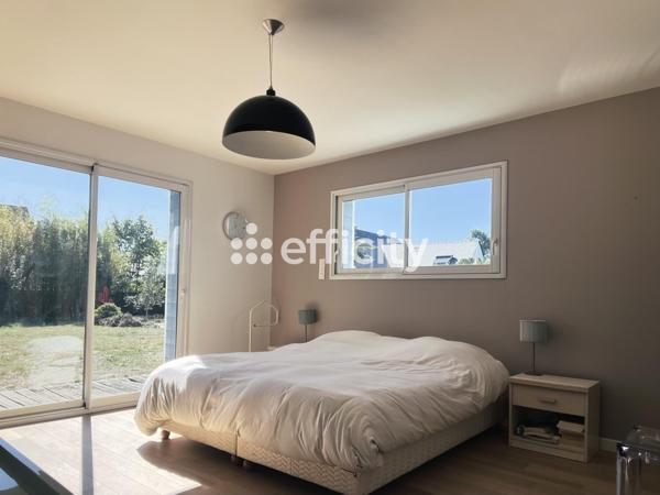 Maison
         7 pièces
        - 250 m² 995 000 € *