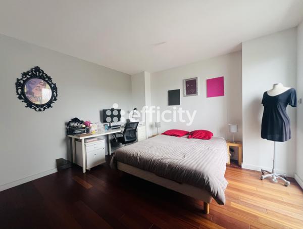 Maison
         7 pièces
        - 250 m² 995 000 € *