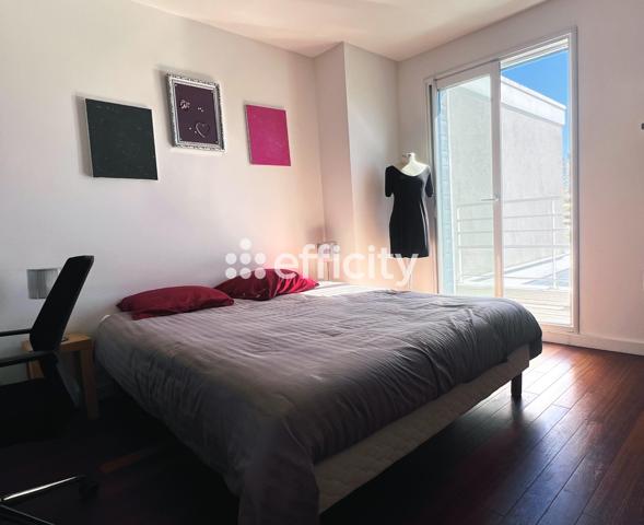 Maison
         7 pièces
        - 250 m² 995 000 € *