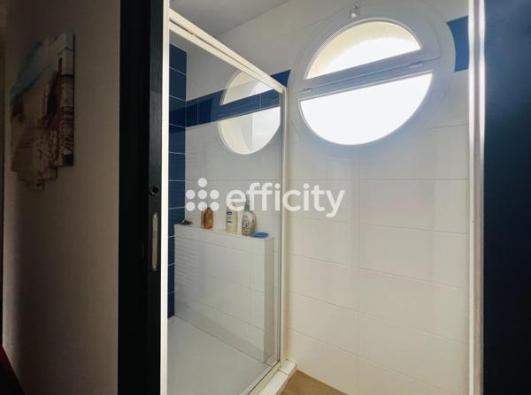 Maison
         7 pièces
        - 250 m² 995 000 € *