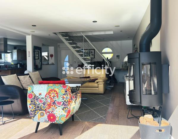 Maison
         7 pièces
        - 250 m² 995 000 € *