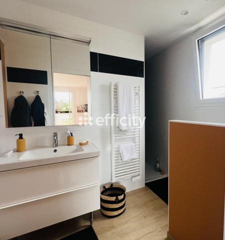Maison
         7 pièces
        - 250 m² 995 000 € *
