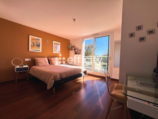 Maison
         7 pièces
        - 250 m² 995 000 € *